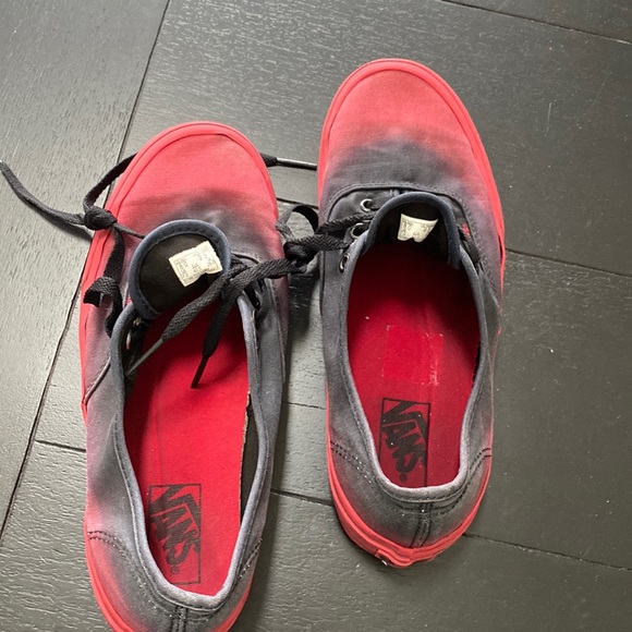 Vans Sneakers. Unisex. Mens 8/Womens 9.5. Black to Red - Picture 4 of 7